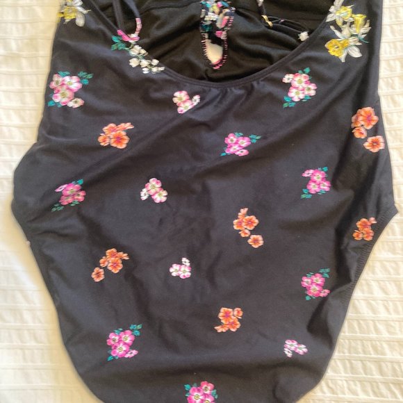 Kenneth Cole Reaction Women's One Piece Swimsuit -EUC - Picture 6 of 7